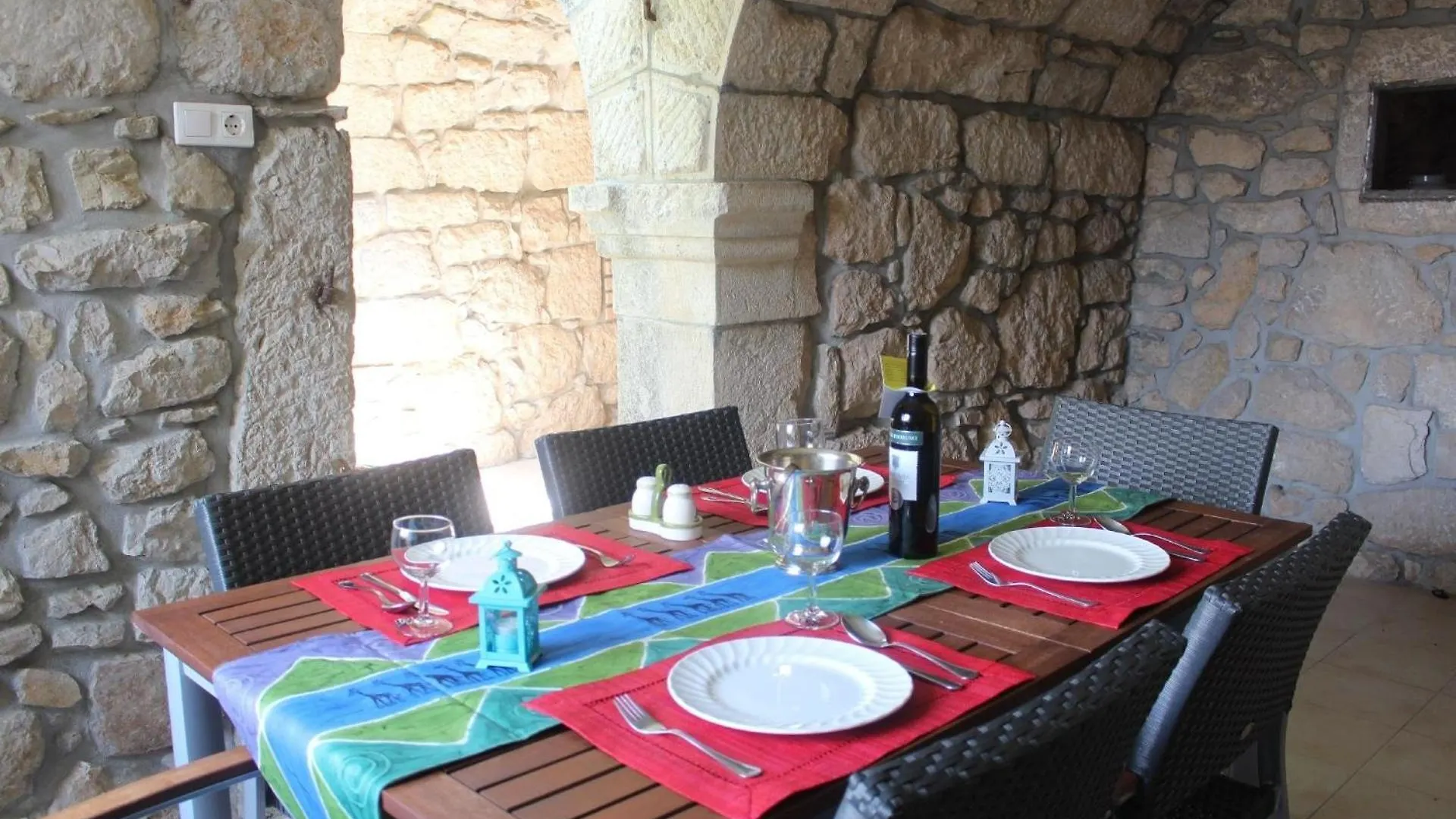 Geraeumige Villa Mit Drei Schlafzimmern Und Einem Ruhigen Garten Grižane