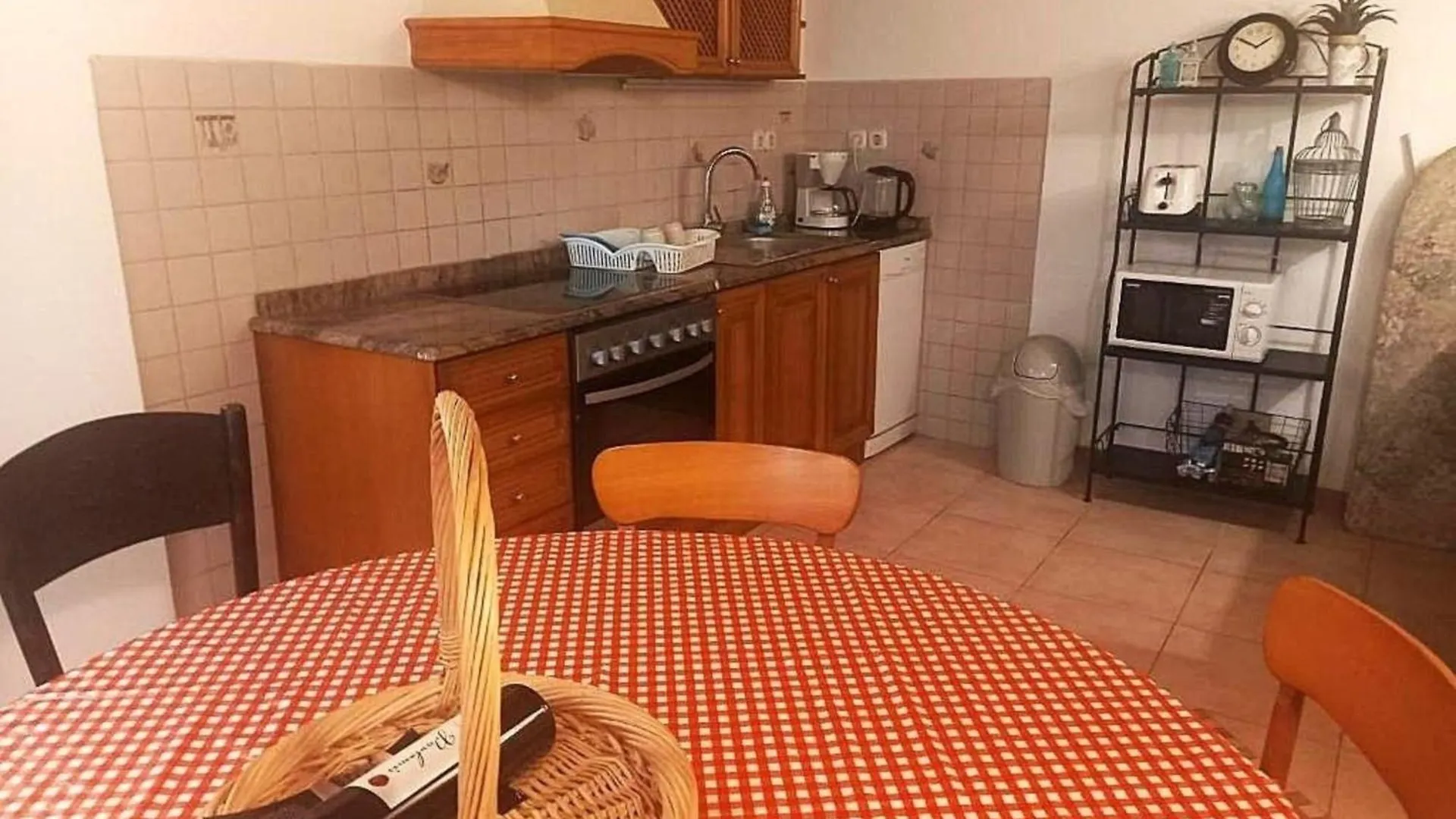 Geraeumige Villa Mit Drei Schlafzimmern Und Einem Ruhigen Garten Grižane 크로아티아